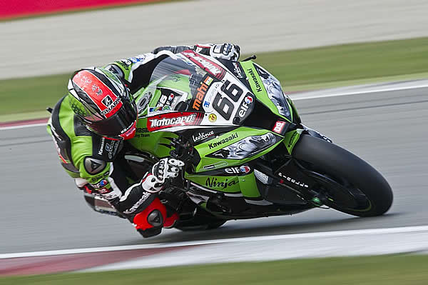 Tom Sykes, still incredibly fast over one lap on the Kawaskai, but can he hold on for the race win?